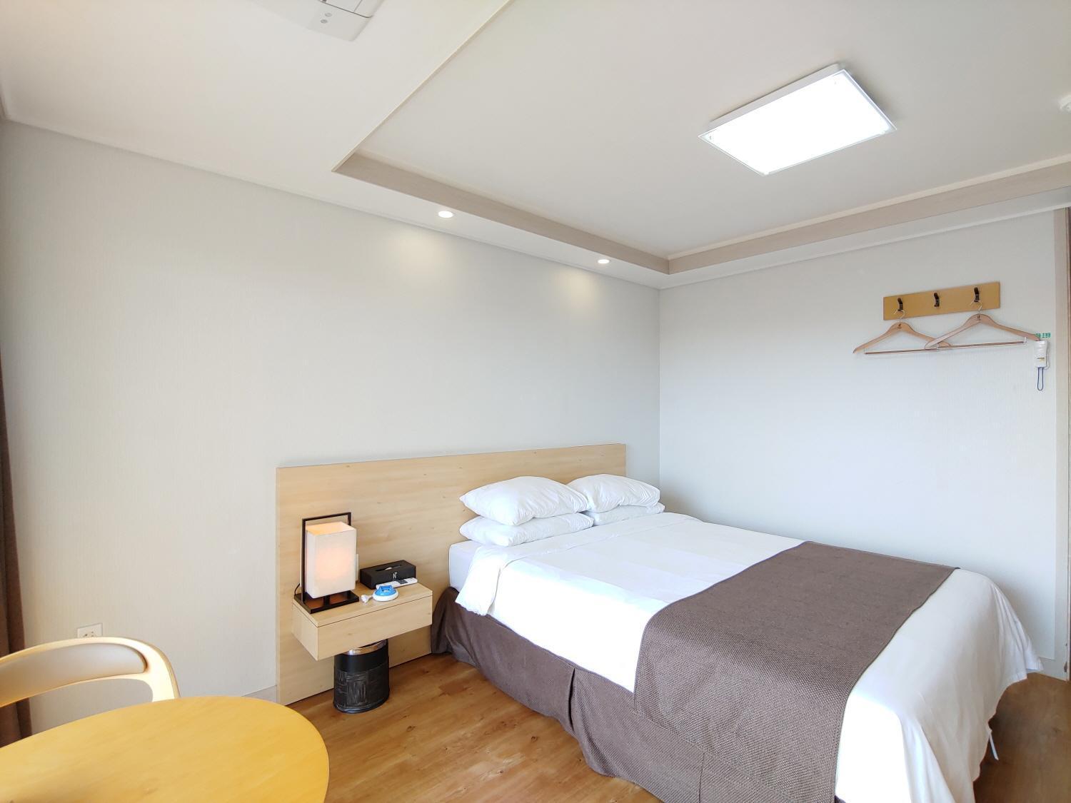 Jeju Lavender Hotel Seogwipo Exterior photo